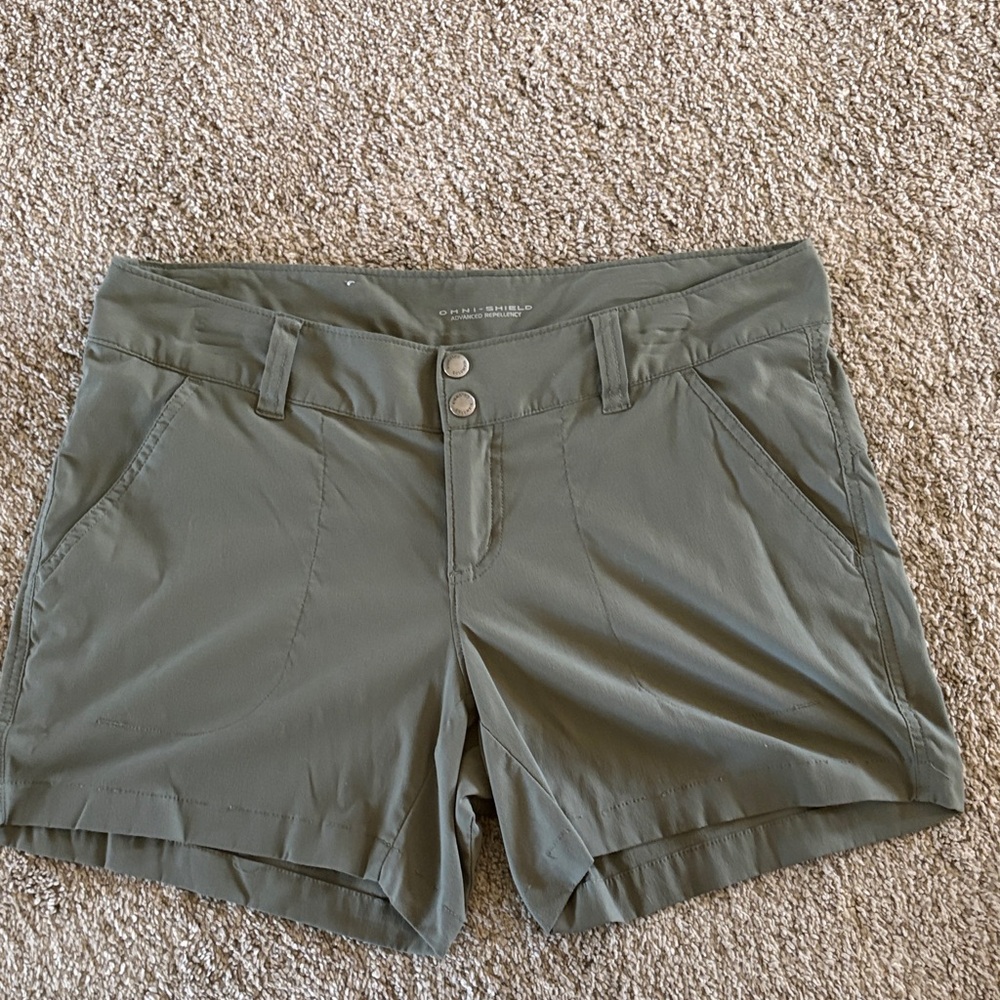 Columbia Women's Olive Green Outdoor Active Shorts